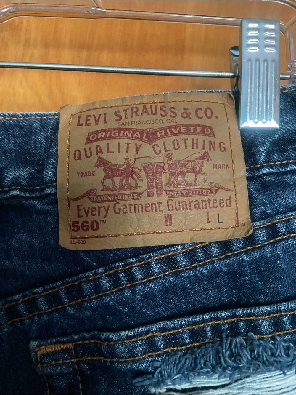 Levi's Distressed Dark Blue Denim Shorts with Frayed Hem Size XL - Picture 7 of 9